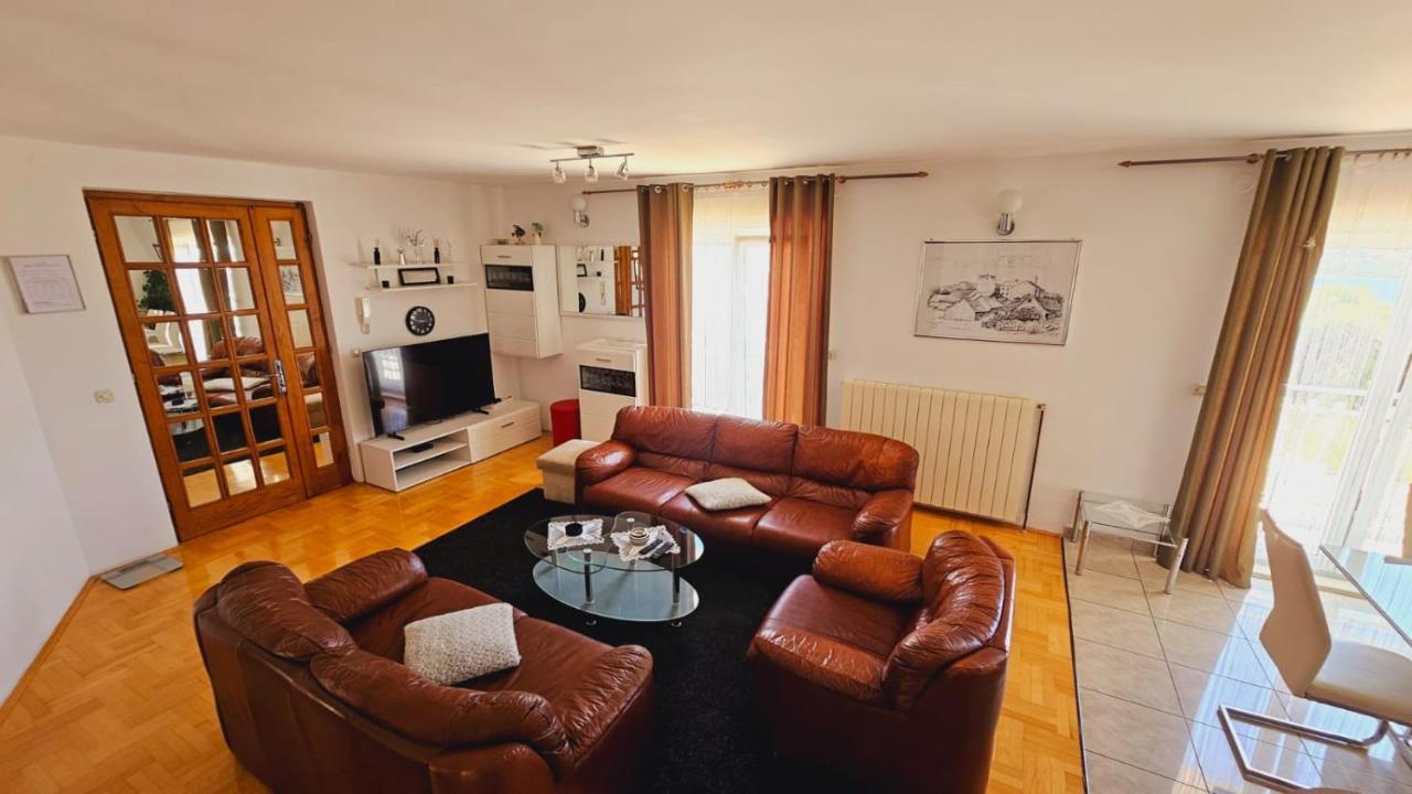 Apartment House Berry Primošten Exteriör bild