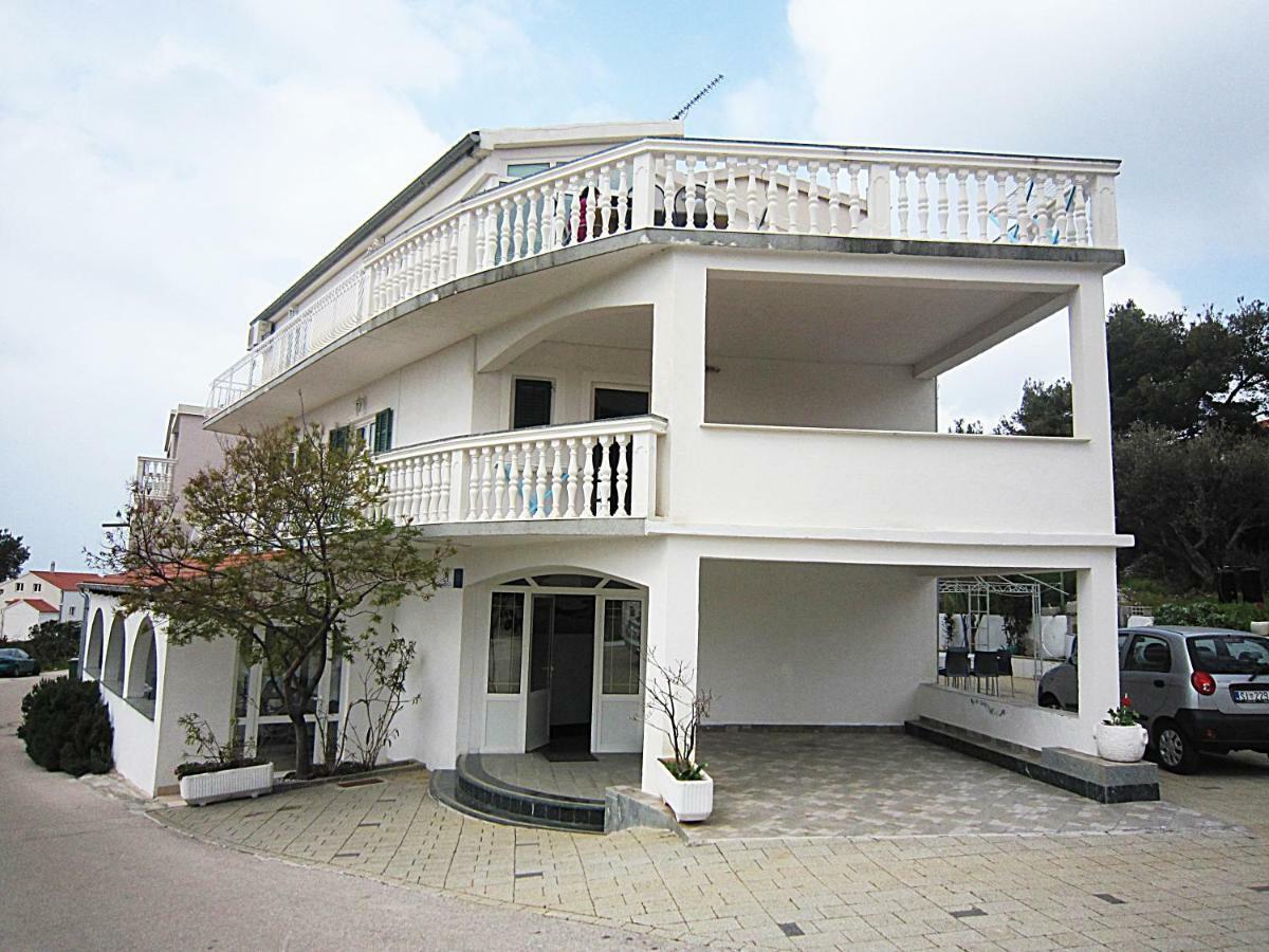 Apartment House Berry Primošten Exteriör bild